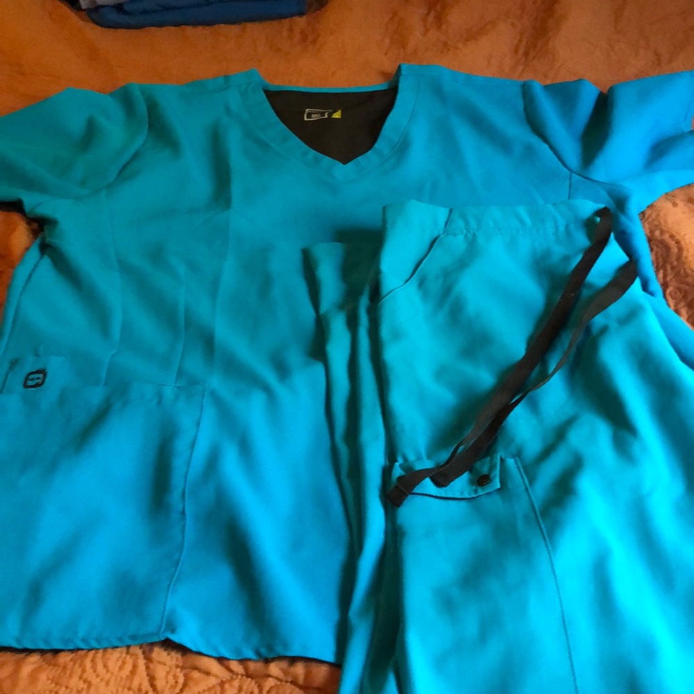 Scrub set